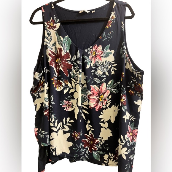Reitmans Tops - Navy Floral Tank Top